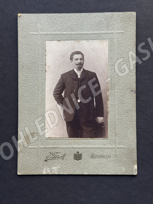 Stará fotografie Bukurešť muž s knírem (M20051)
