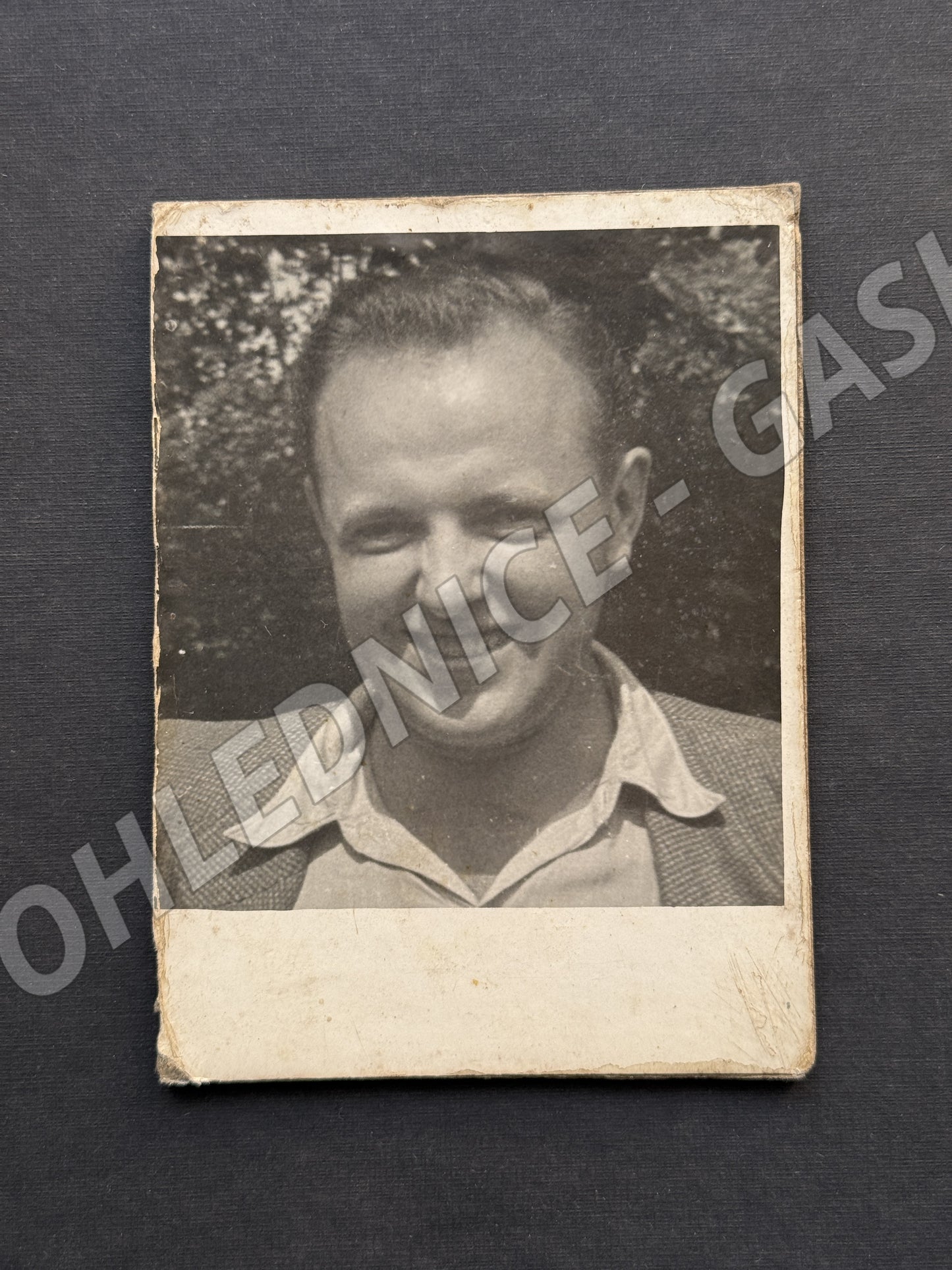 Stará fotografie usměvavý muž (M20053)