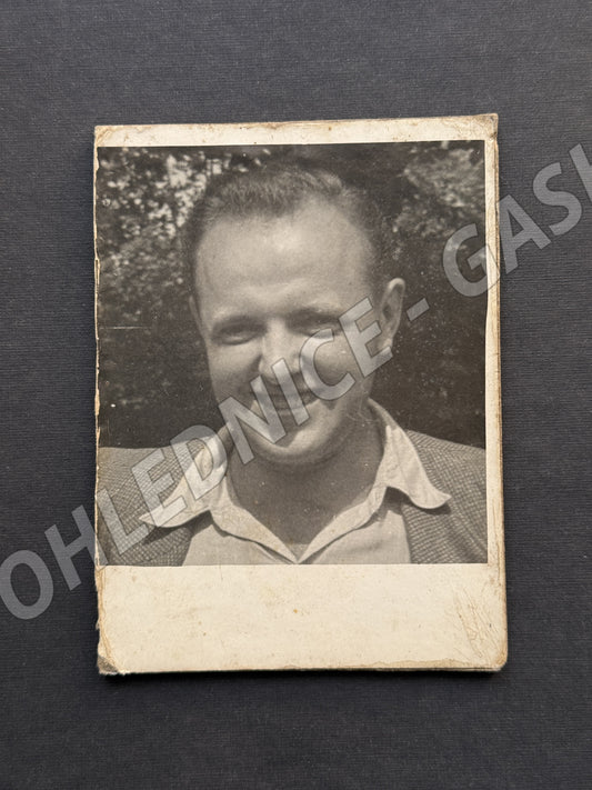 Stará fotografie usměvavý muž (M20053)