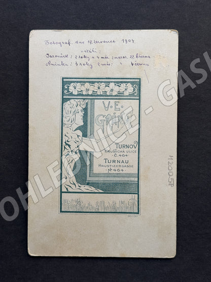 Stará fotografie Turnov dvě děti s kyticí a košíkem 1904 (M20058)