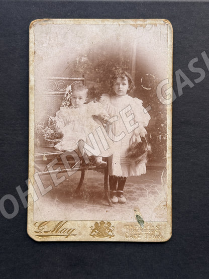 Stará fotografie Cape Town dvě děti ateliér G. May (M20060)