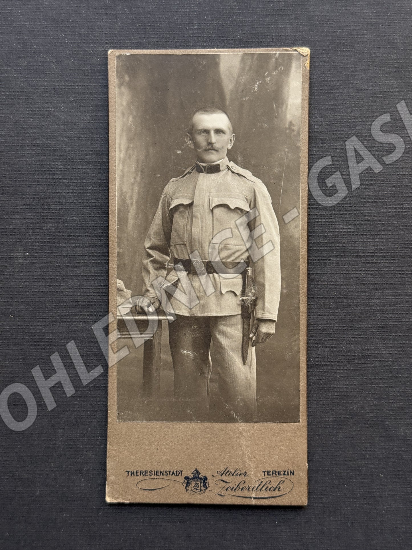 Stará fotografie Terezín voják v uniformě (M20065)