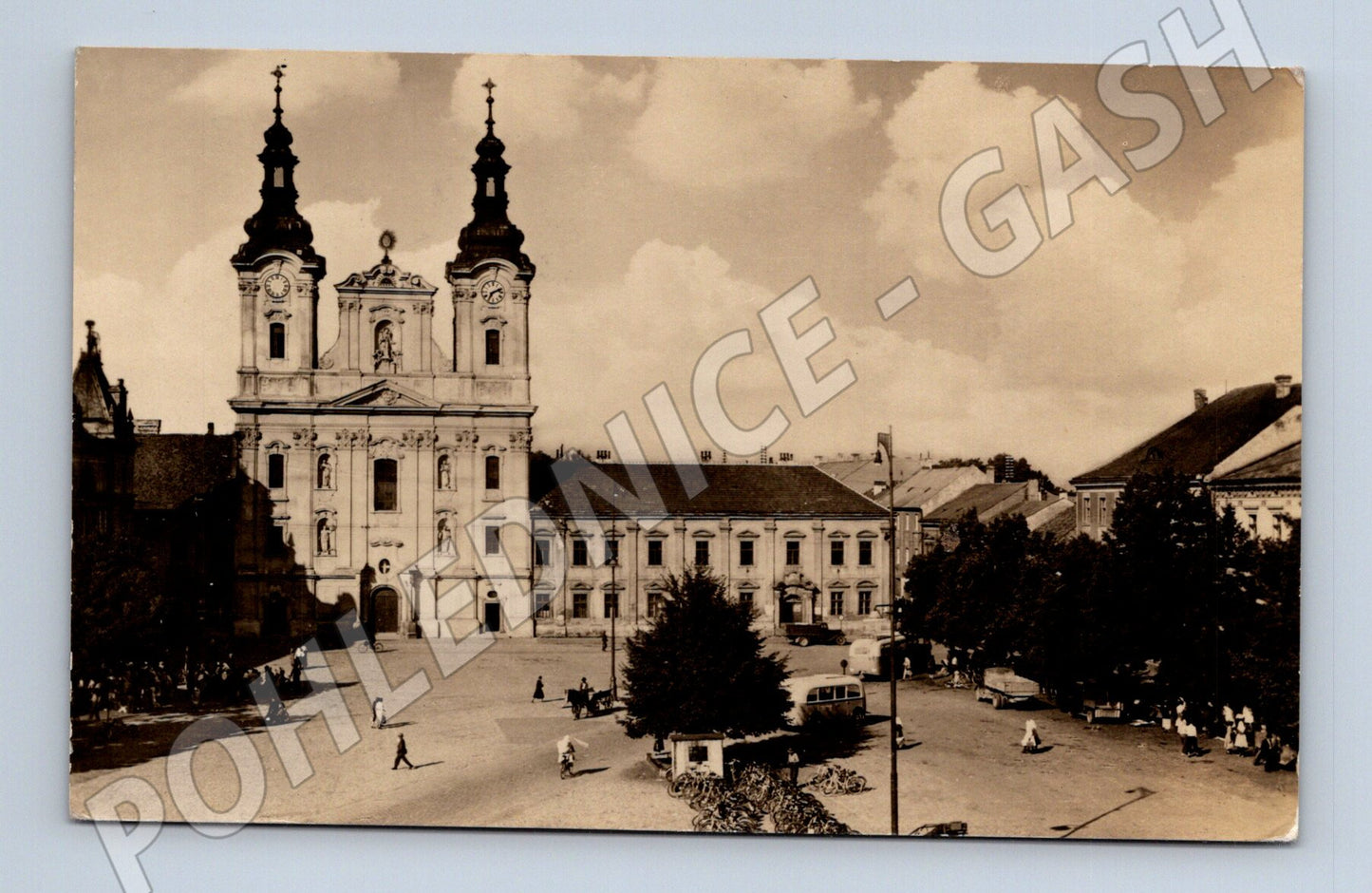 Pohlednice Uherské Hradiště kostel sv Františka Xaverského (M20132)