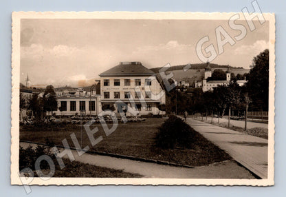 Pohlednice Vsetín gymnázium a zámek 1947 (M20307)
