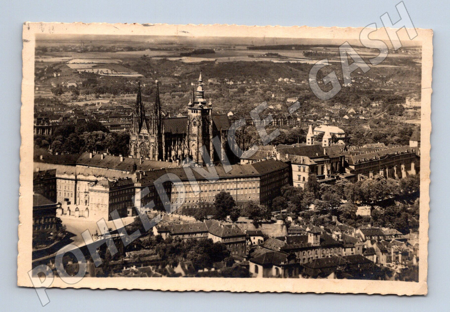 Pohlednice Praha Hradčany a katedrála sv Víta 1947 (M20591)