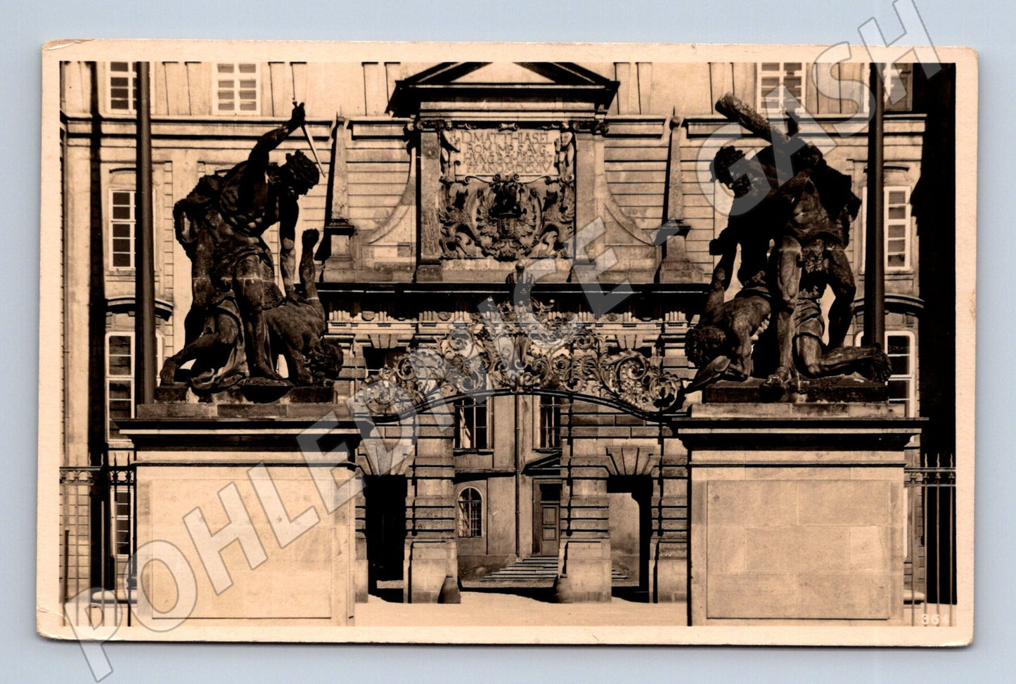 Pohlednice Praha hlavní vchod Pražského hradu 1941 (M20617)