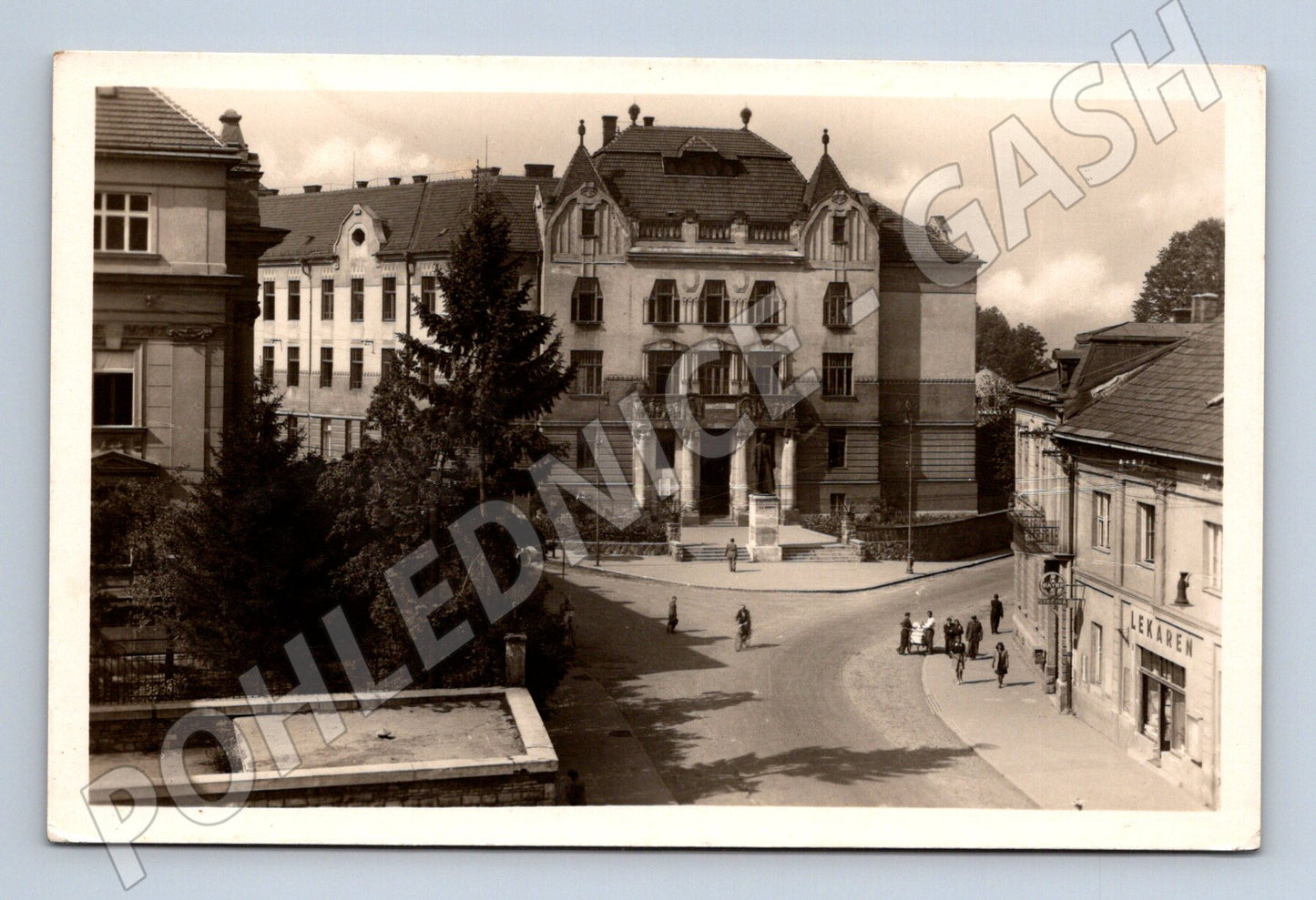 Pohlednice Žilina Leninova ulice gymnázium (M20734)