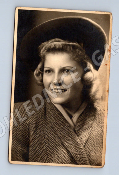 Pohlednice portrét ženy Vsetín 1946 (M20780)