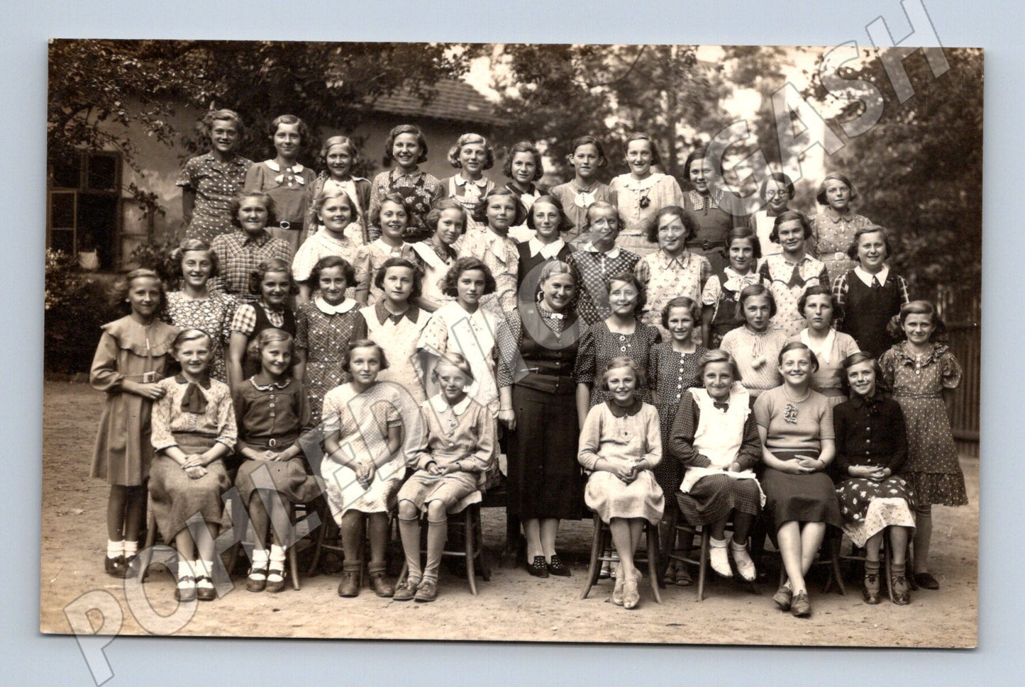 Pohlednice školní třída dívek 1937/38 (M20808)