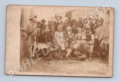 Pohlednice skupina v krojích Hustopeče 1919 (M20835)