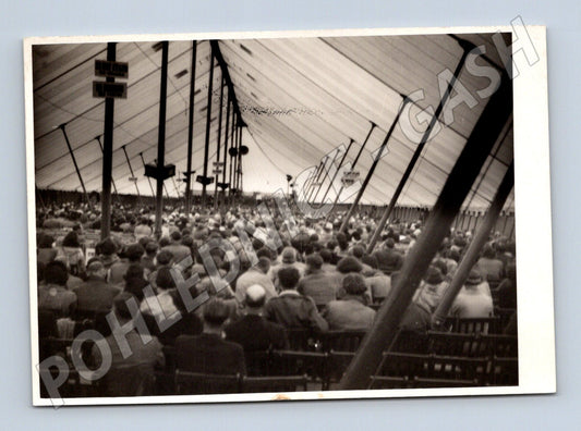 Pohlednice shromáždění pod stanem (M20857)