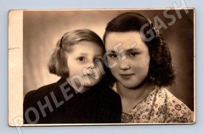 Pohlednice dvě dívky Pavel Foto Koryčany (M20862)