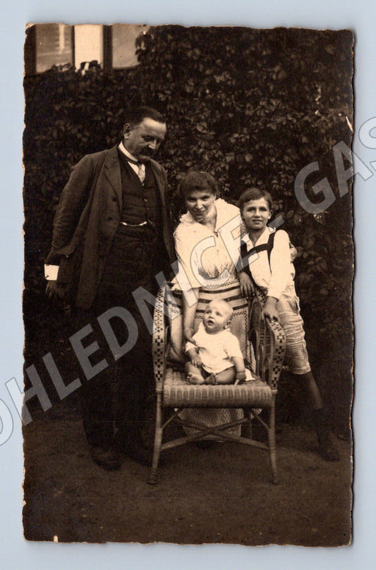 Pohlednice rodinná scéna (M20874)