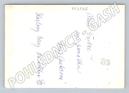 Pohlednice Karlovy Vary dívka u sochy 1947 (M2136)