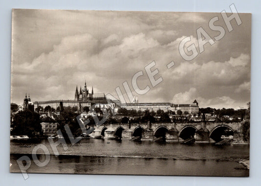 Pohlednice Praha Pražský hrad a Karlův most 1968 (M22007)