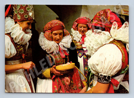 Pohlednice ženy v krojích Velikonoce 1976 (M22109)
