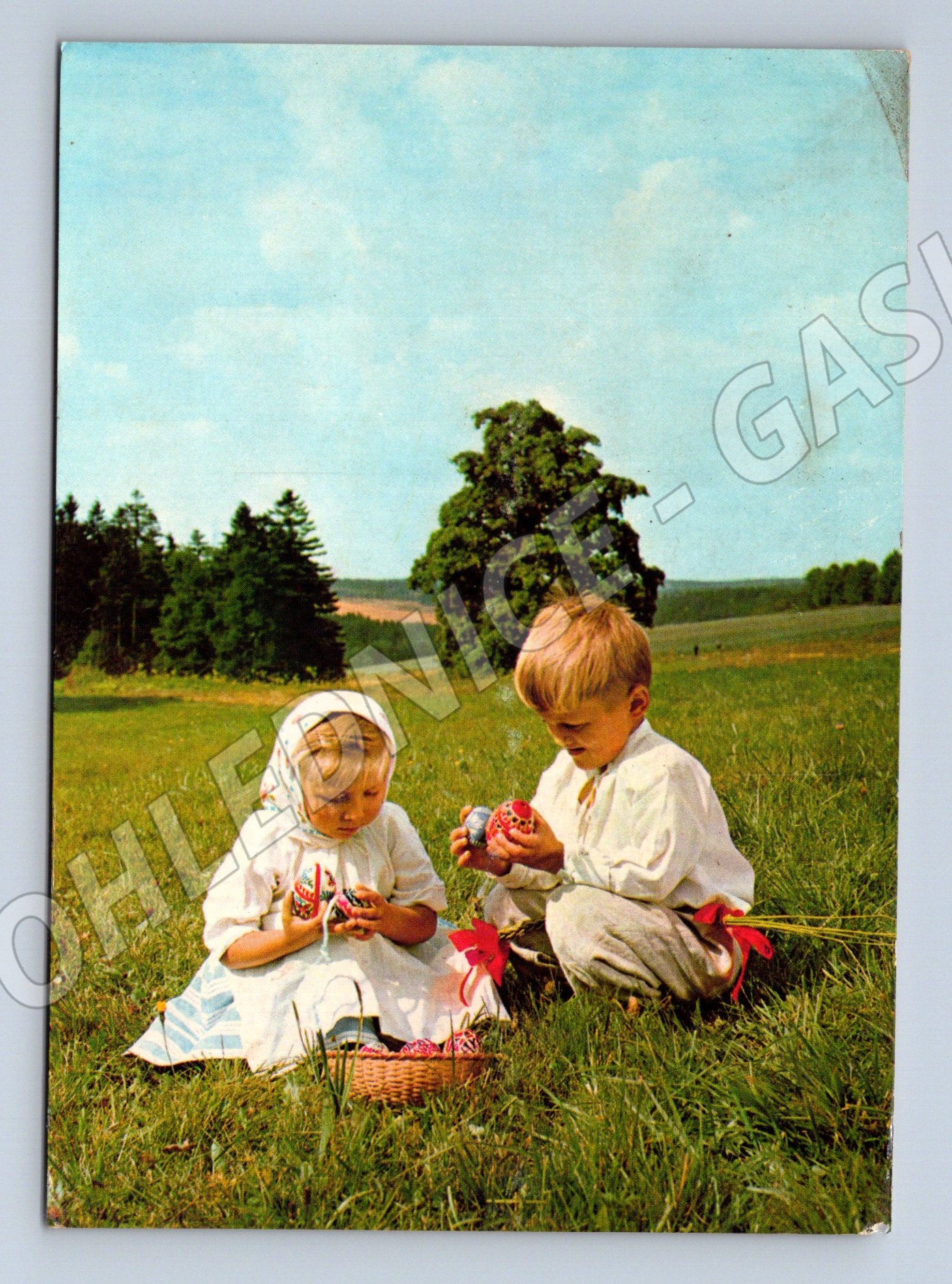 Pohlednice Velikonoce děti na louce 1975 (M22112)
