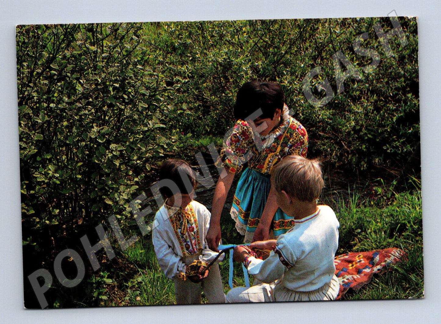 Pohlednice Slovensko děti v kroji 1981 (M22136)