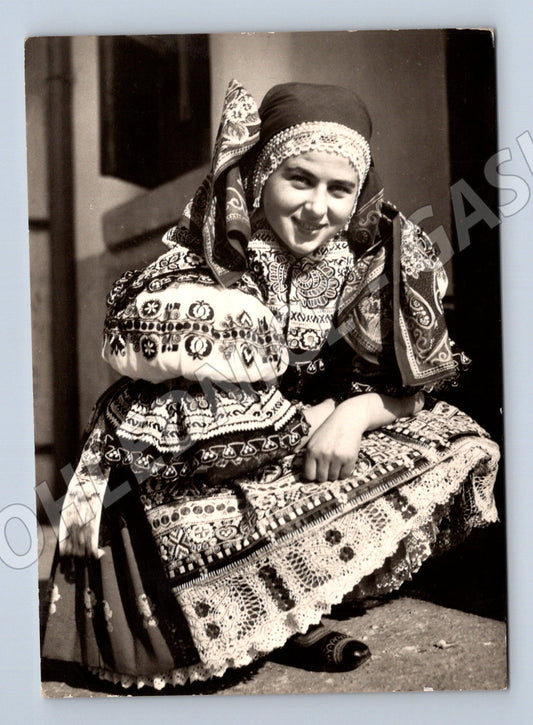 Pohlednice Kyjovsko žena v kroji kolem 1940s (M22146)