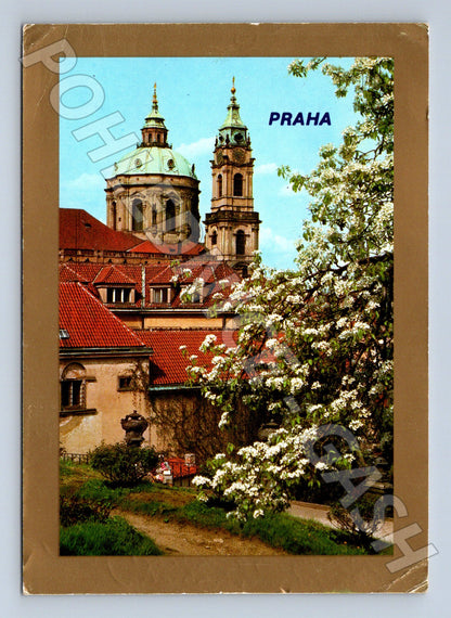 Pohlednice Praha Chrám sv. Mikuláše květy 1973 (M22432)