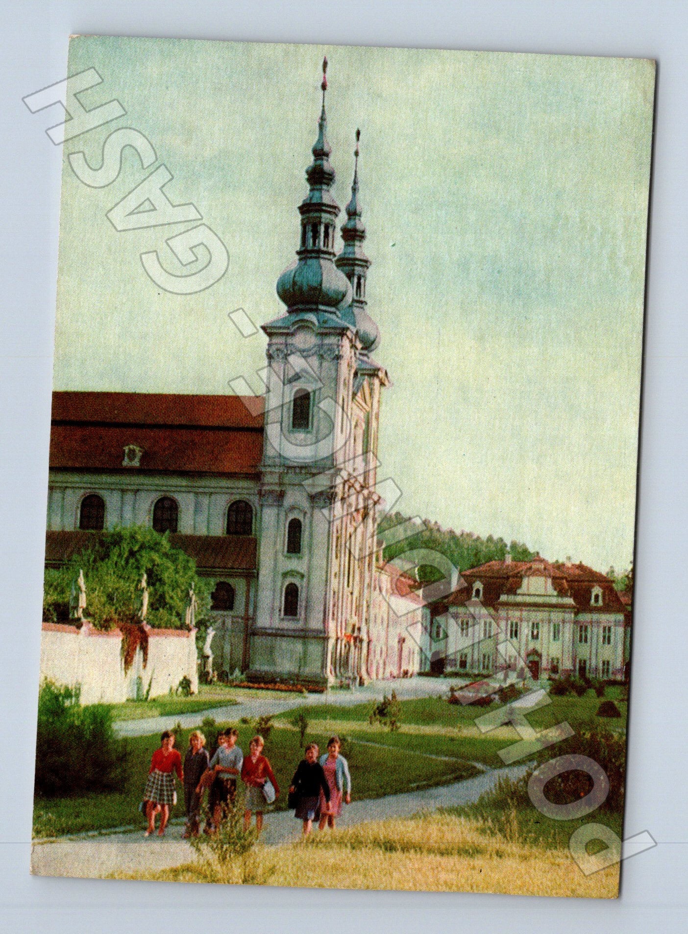 Pohlednice Velehrad klášter s lidmi 1969 (M22816)