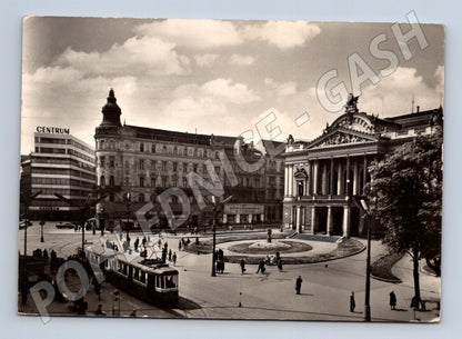Pohlednice Brno náměstí s tramvají a divadlem 1965 (M22885)