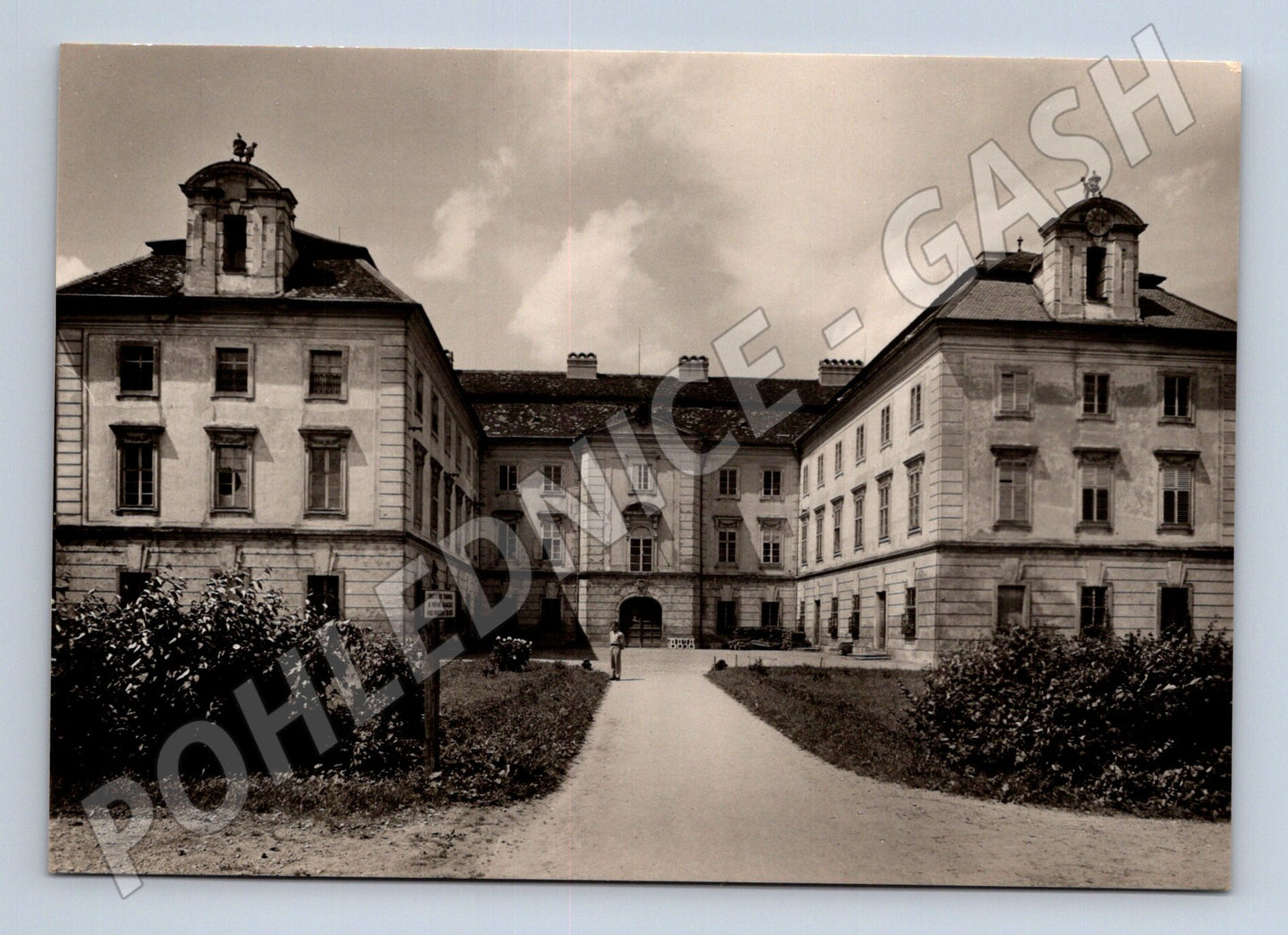 Pohlednice Vizovice zámek čestné nádvoří 1959 (M23008)