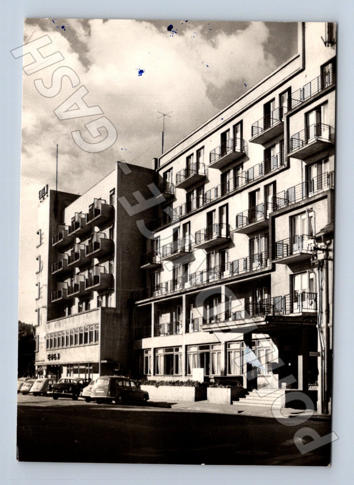 Pohlednice Slovensko Piešťany moderní budova hotelu (M23155)