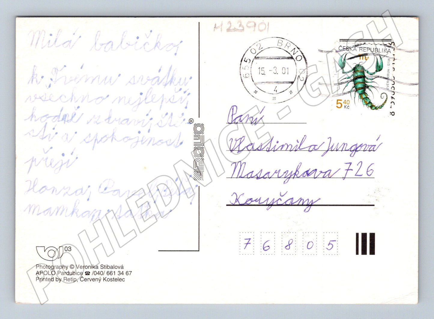 Pohlednice Kočka na červené židli 2001 (M23901)