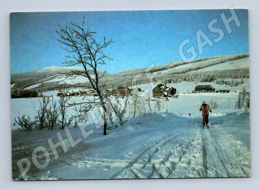 Pohlednice zimní horská krajina se sjezdařem 1985 (M24072)