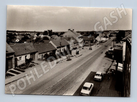 Pohlednice Mutenice ulice s auty (M24142)
