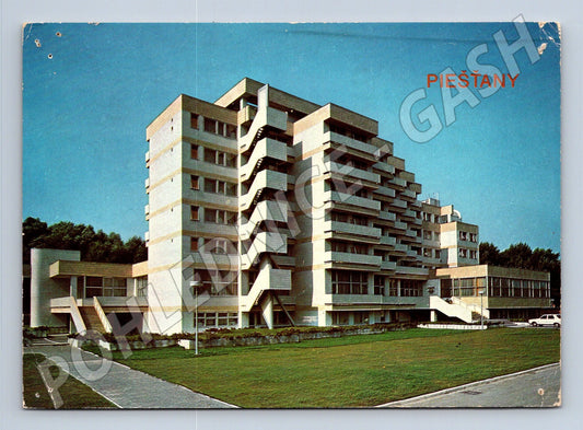 Pohlednice Slovensko Piešťany moderní budova 1985 (M24245)