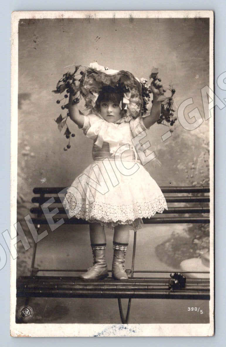 Portrait of a girl in a Czech national costume until 1950 (M2458)