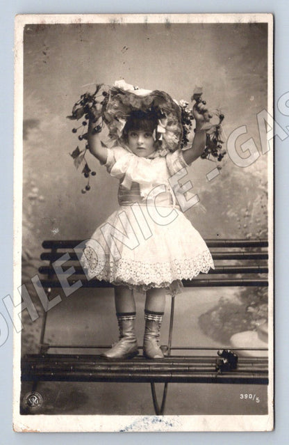 Portrait of a girl in a Czech national costume until 1950 (M2458)