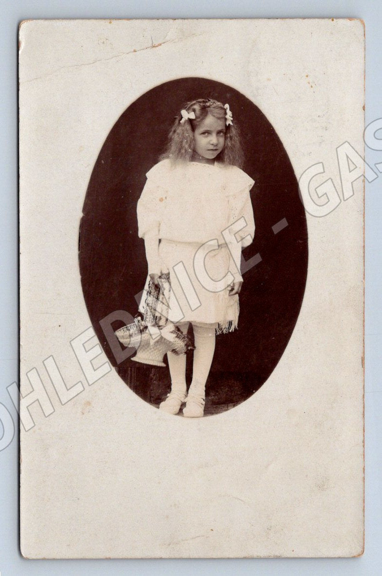 Portrait of a little girl, rare Czech Republic until 1950 (M2464)