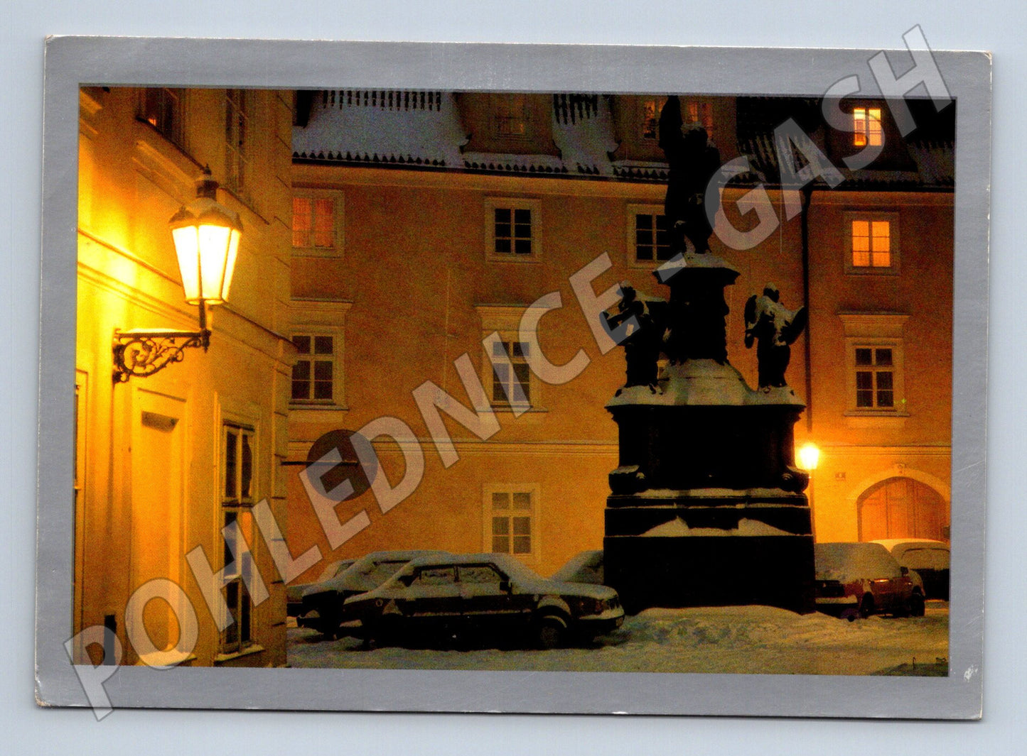 Pohlednice Praha zasněžená ulice se sochou noční 1988 (M25148)