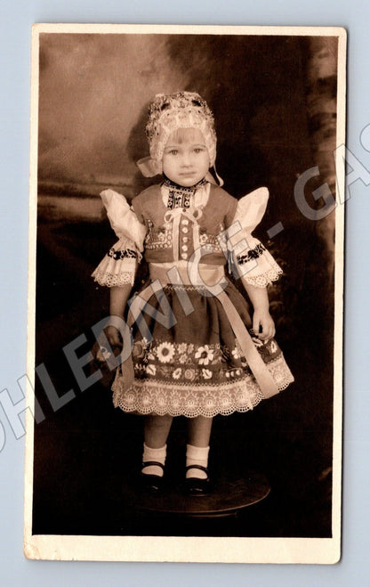 Pohlednice Dítě v kroji ateliér Šupkova (M25441)