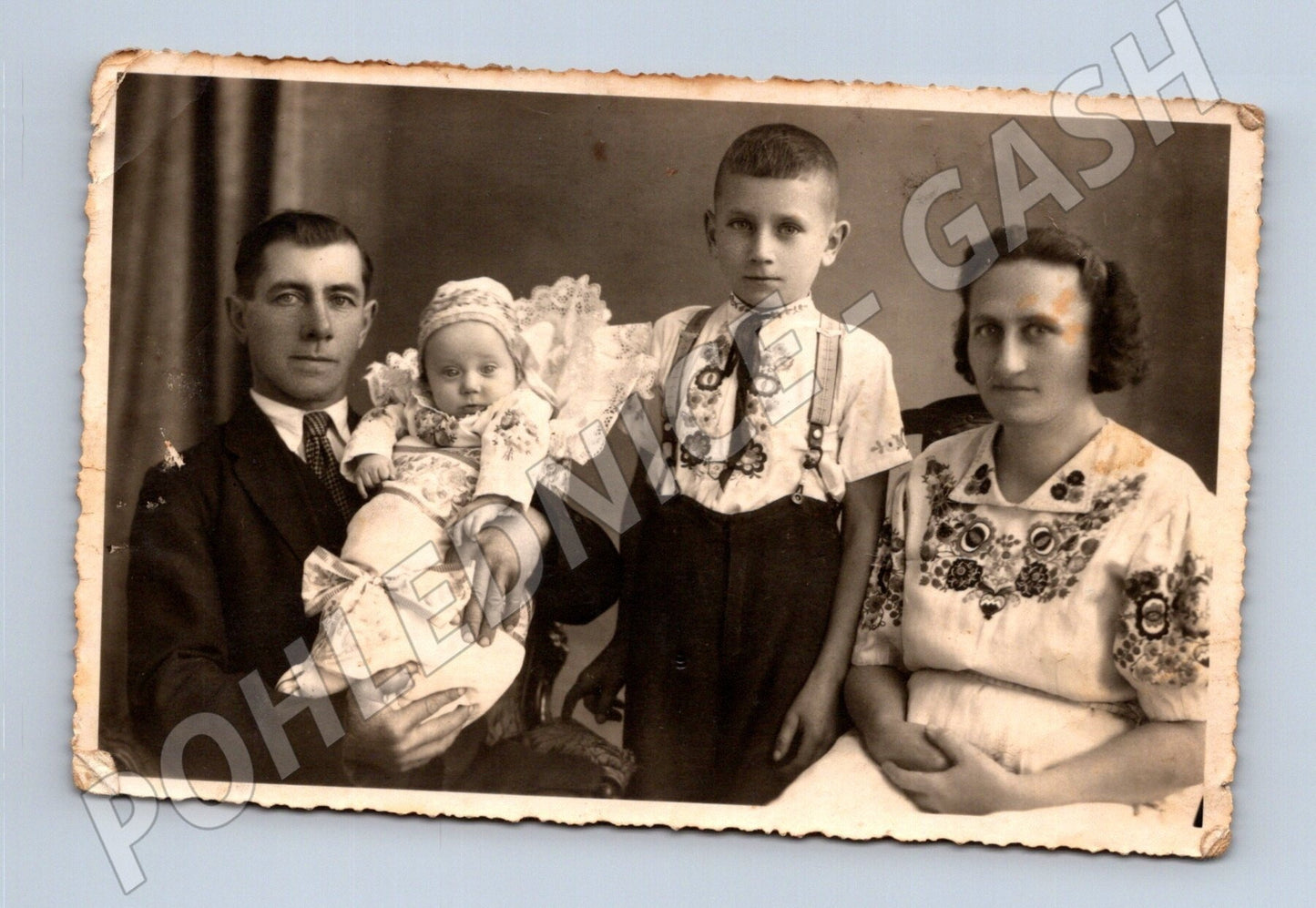 Pohlednice Rodinný portrét s miminkem a dětmi (M25442)