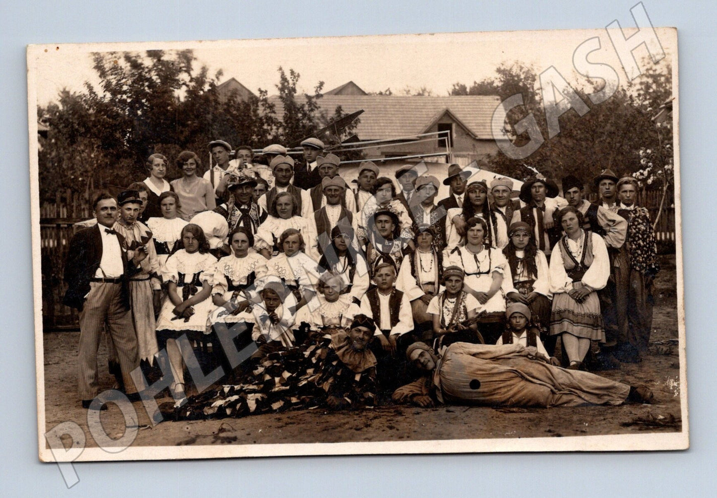 Stará fotografie skupinová fotografie v kostýmech (M25444)