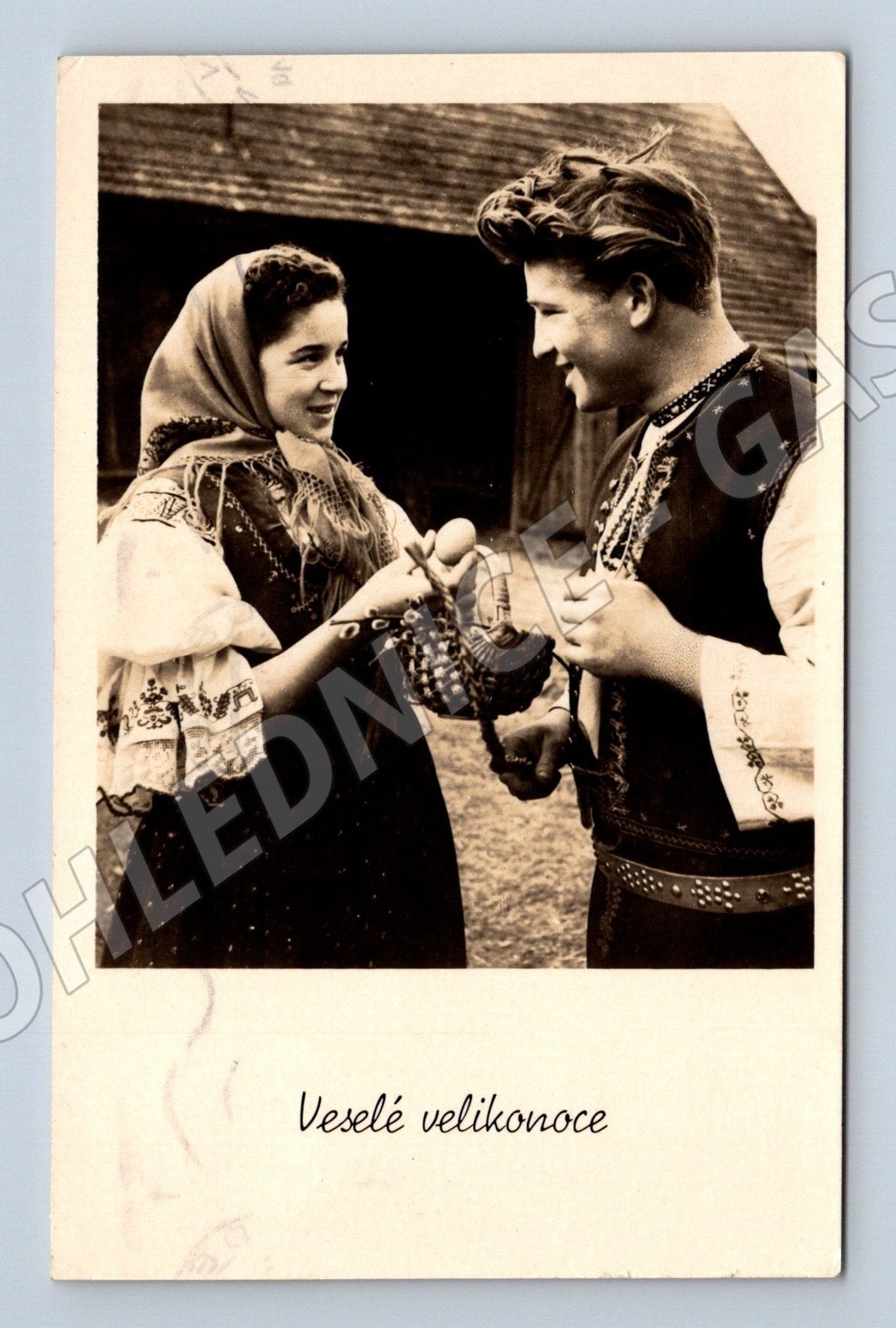Pohlednice dvě ženy v kroji Velikonoce 1947 (M25460)