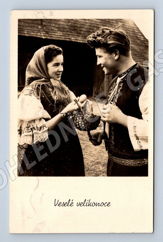 Pohlednice dvě ženy v kroji Velikonoce 1947 (M25460)