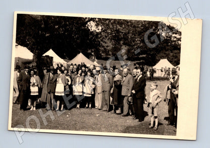 Pohlednice Brno skupina lidí pod stany 1948 (M25461)