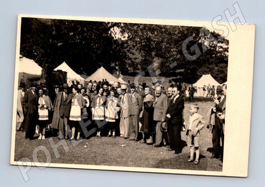 Pohlednice Brno skupina lidí pod stany 1948 (M25461)