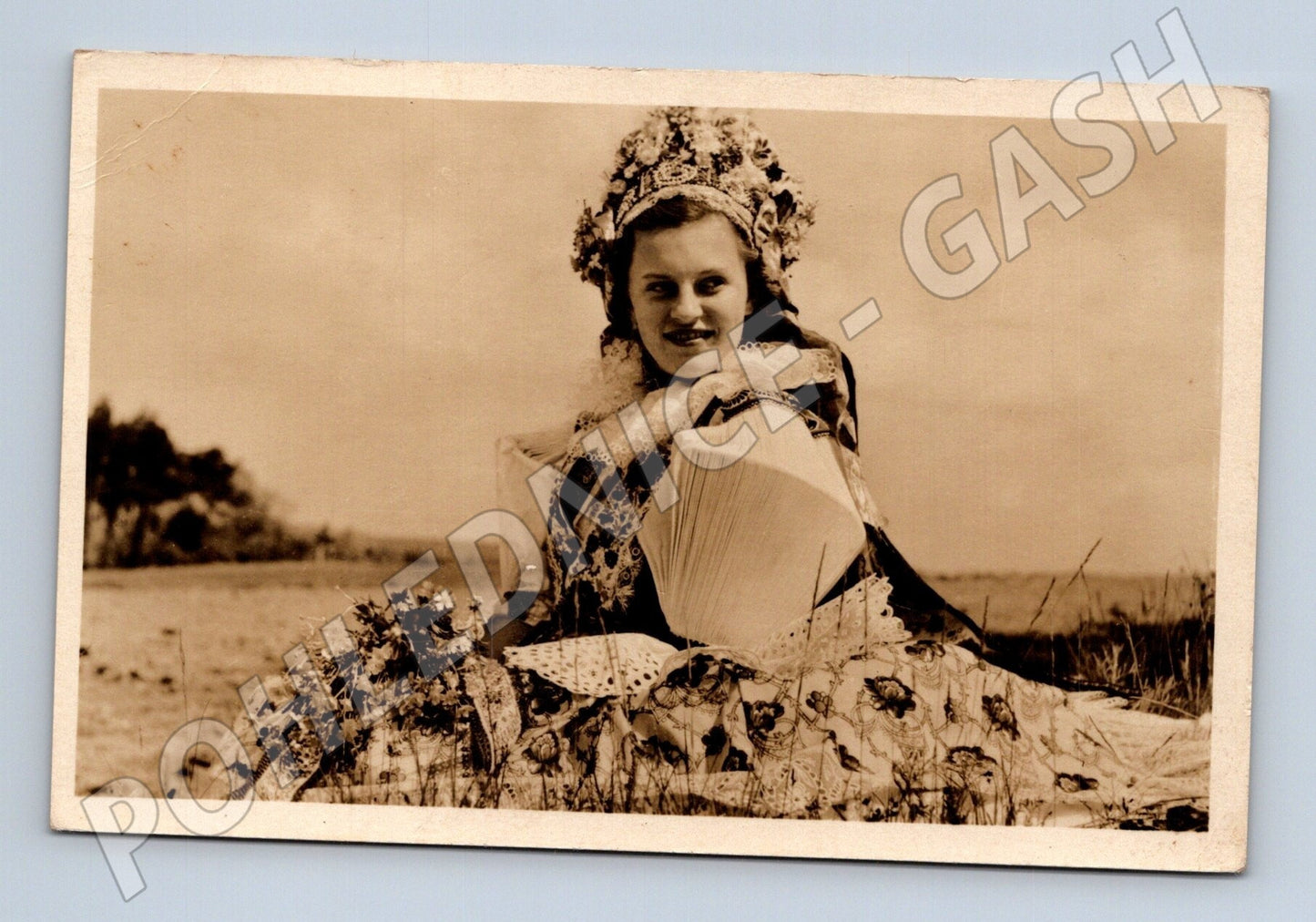 Pohlednice Moravské Slovensko žena v kroji 1953 (M25467)