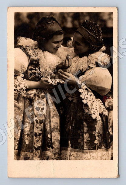 Pohlednice Moravské Slovácko kroje 1947 (M25476)