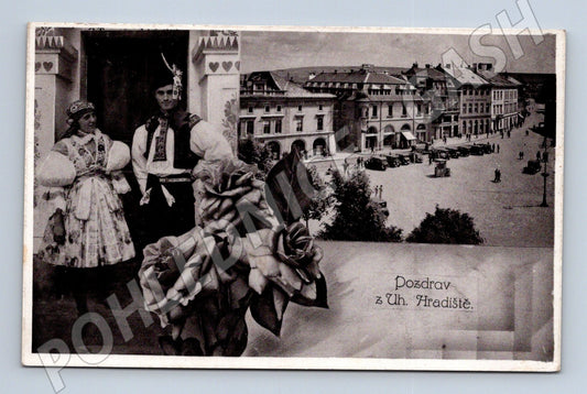 Pohlednice Uherské Hradiště krojovaní lidé náměstí (M25477)