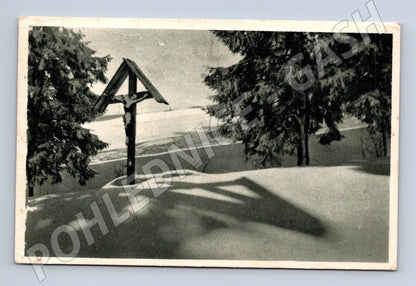Pohlednice kříž ve sněhu 1950 (M25602)