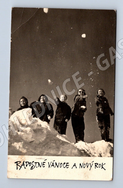 Pohlednice Radostné Vánoce a Nový Rok děti sníh 1962 (M25727)