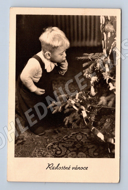 Pohlednice Radostné vánoce dítě u stromečku 1956 (M25732)