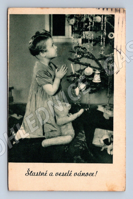 Pohlednice Vánoce dítě u stromečku 1946 (M25736)